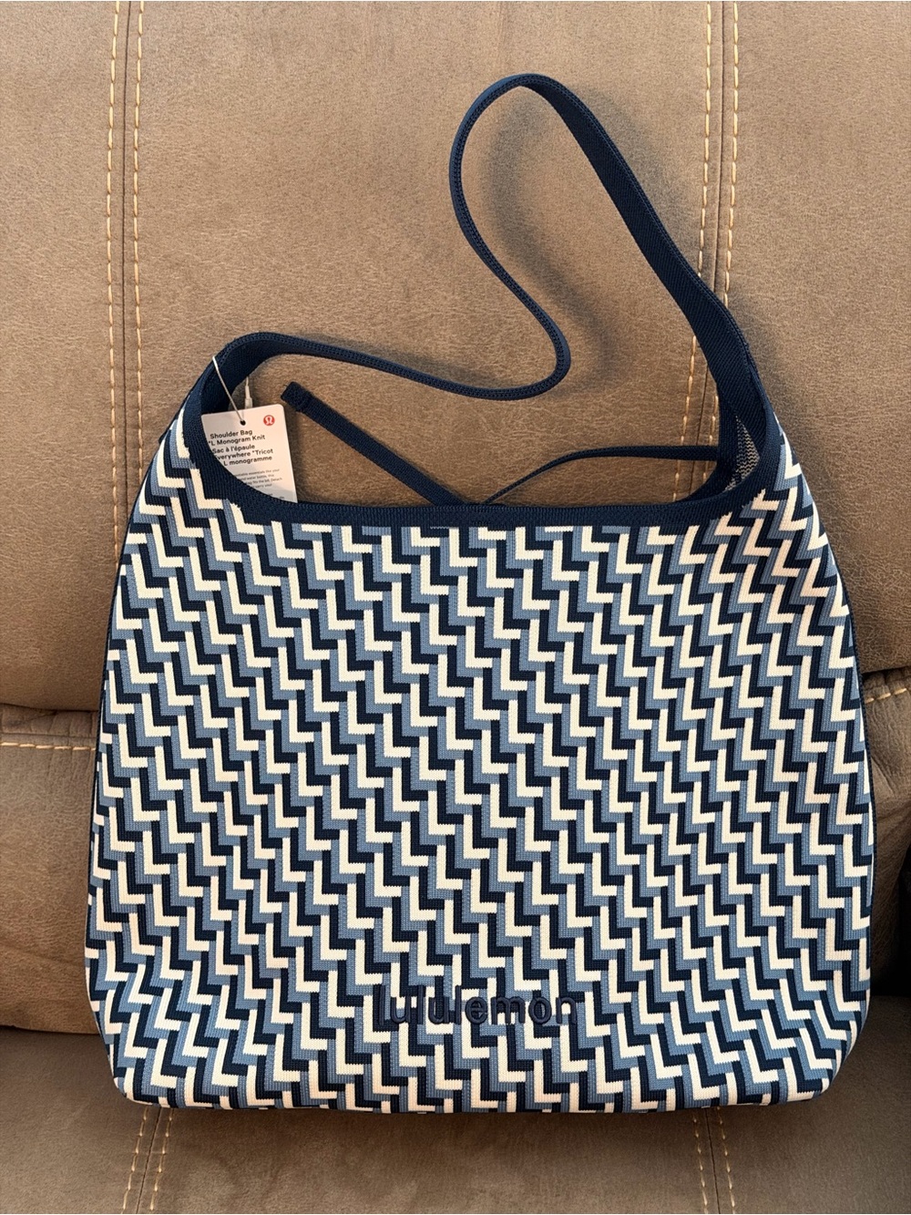 lululemon Navy & White Shoulder Bag 12L L monogram knit - Picture 3 of 6